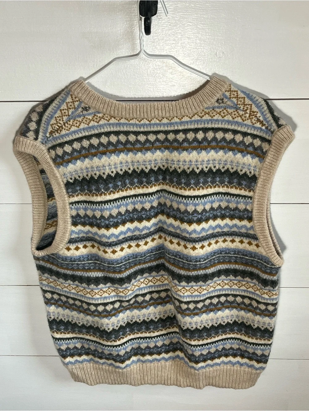 Simon’s Shetland Wool Sweater Vest - Picture 4 of 4